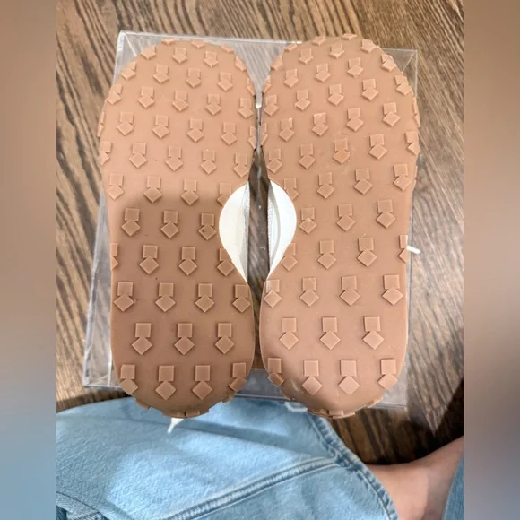 Kate Spade K As In Kate Womens White & Black Sneakers with Gum Sole Size 8.5 - Picture 8 of 10